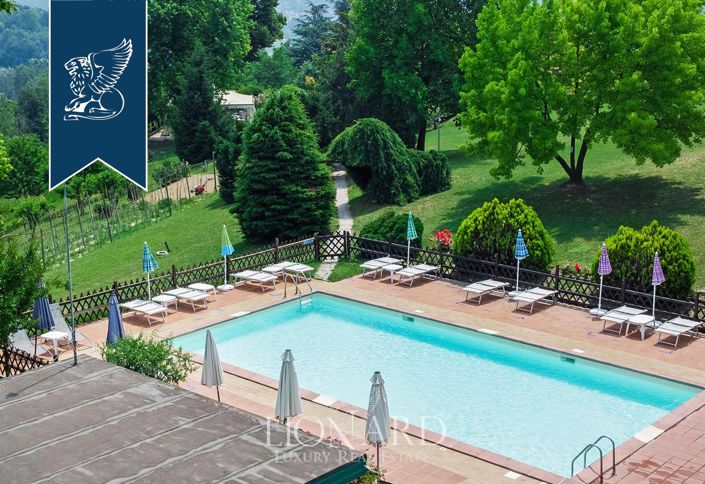 Image No.4-9 Bed Farmhouse for sale