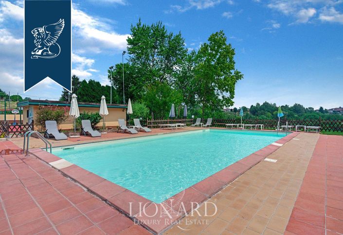 Image No.5-9 Bed Farmhouse for sale