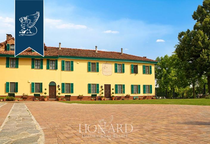 Image No.2-9 Bed Farmhouse for sale