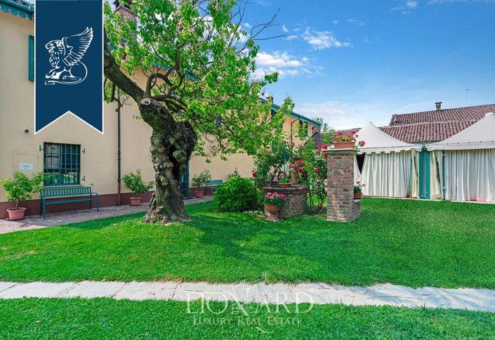 Image No.16-9 Bed Farmhouse for sale