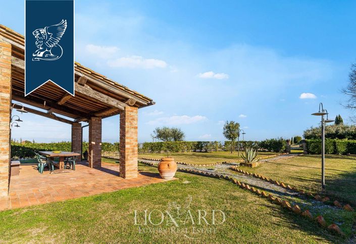 Image No.17-14 Bed Farmhouse for sale