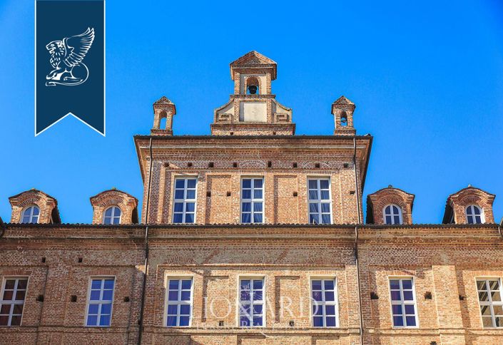 Image No.10-40 Bed Property for sale