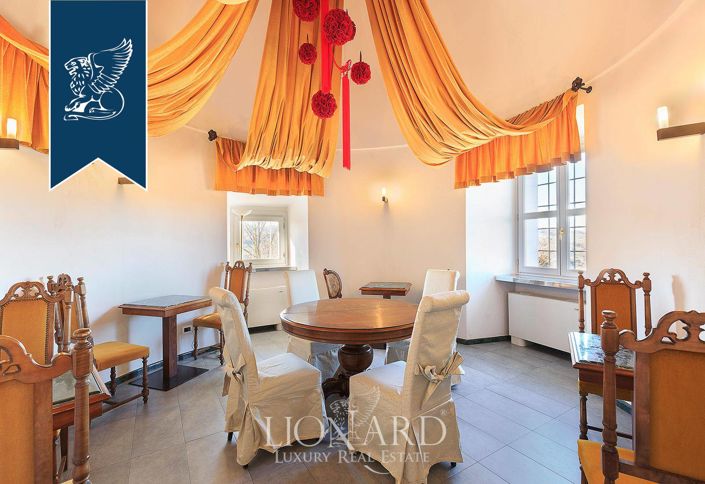 Image No.32-40 Bed Property for sale