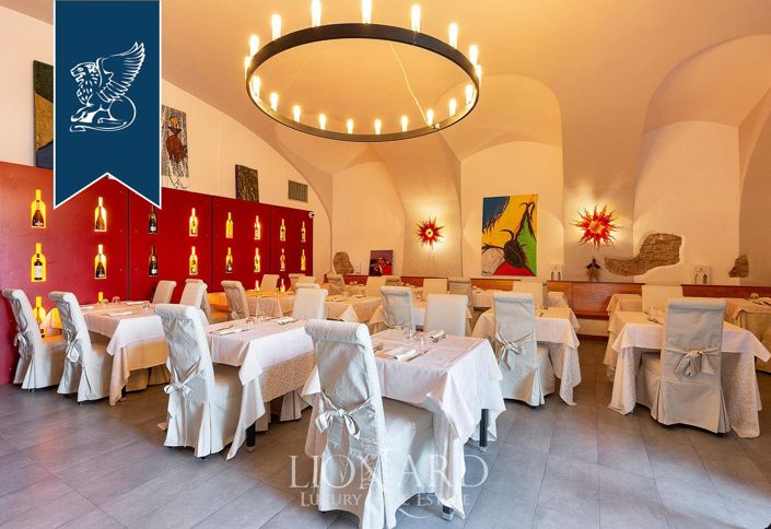 Image No.33-40 Bed Property for sale