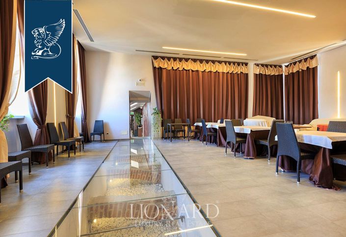 Image No.35-40 Bed Property for sale