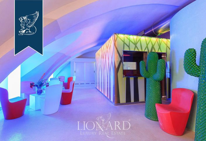 Image No.40-40 Bed Property for sale