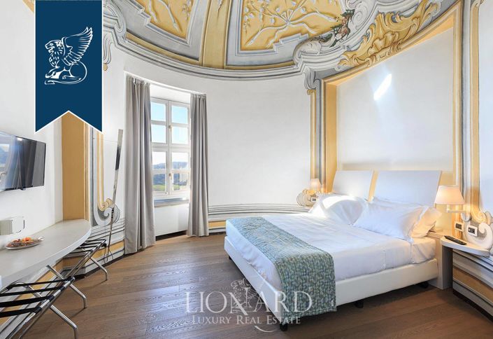 Image No.48-40 Bed Property for sale