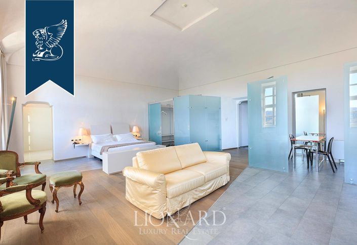 Image No.54-40 Bed Property for sale