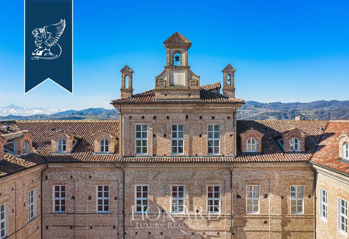 Image No.9-40 Bed Property for sale