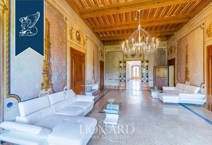 Image No.40-40 Bed Property for sale