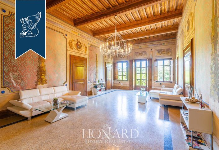 Image No.43-40 Bed Property for sale