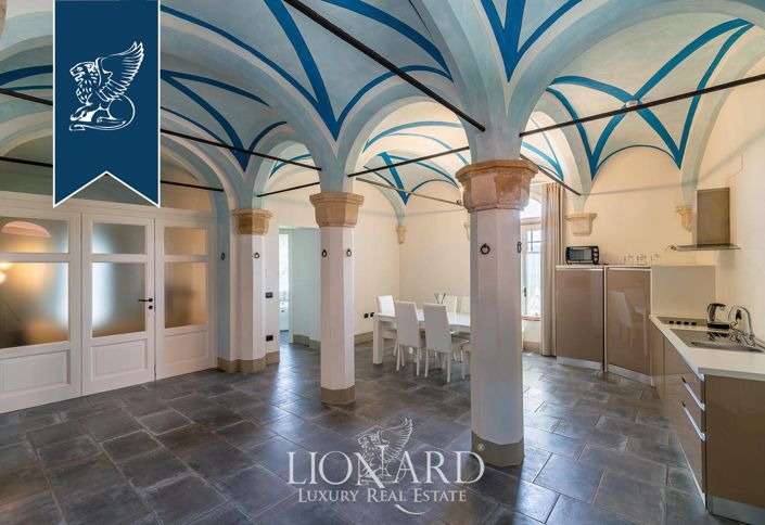 Image No.49-40 Bed Property for sale