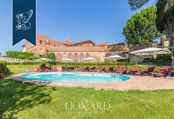 Image No.9-40 Bed Property for sale