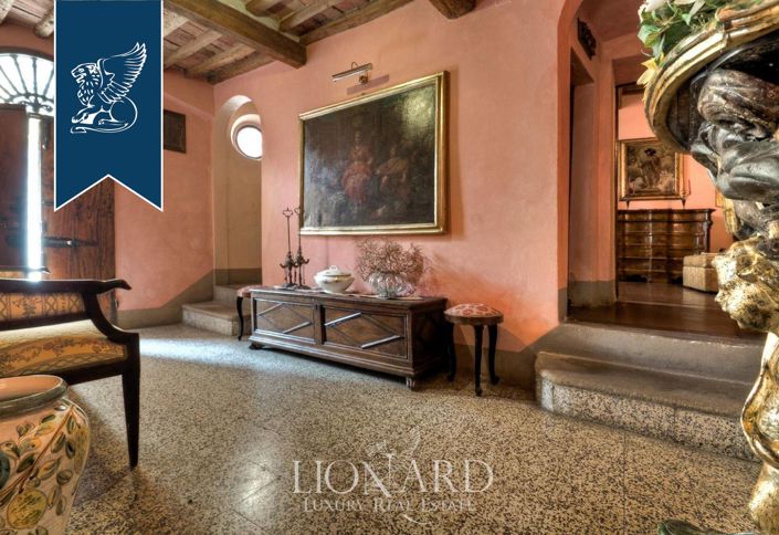 Image No.10-10 Bed Villa for sale