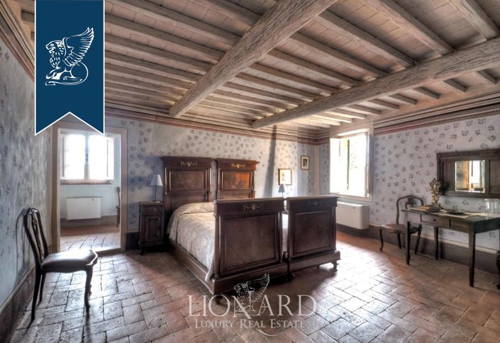 Image No.13-10 Bed Villa for sale