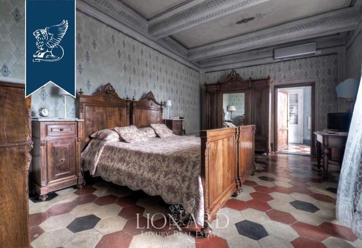 Image No.18-10 Bed Villa for sale