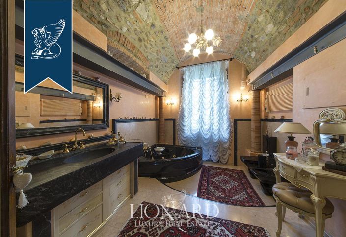 Image No.29-8 Bed Villa for sale