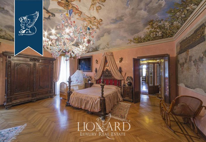 Image No.31-8 Bed Villa for sale