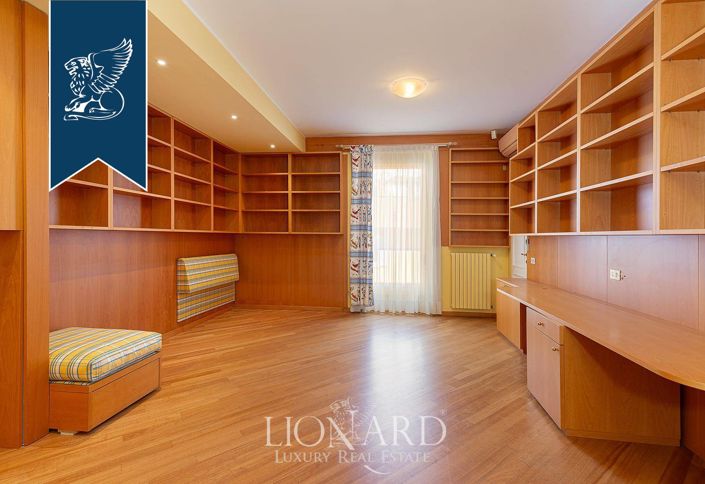 Image No.8-7 Bed Apartment for sale