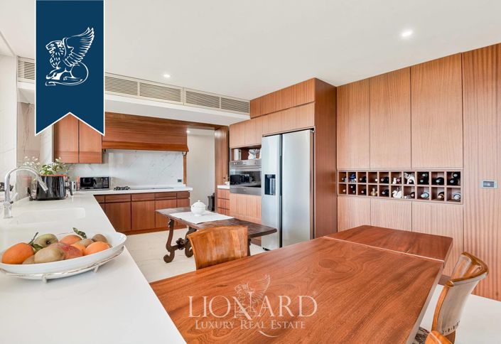 Image No.14-13 Bed Villa for sale