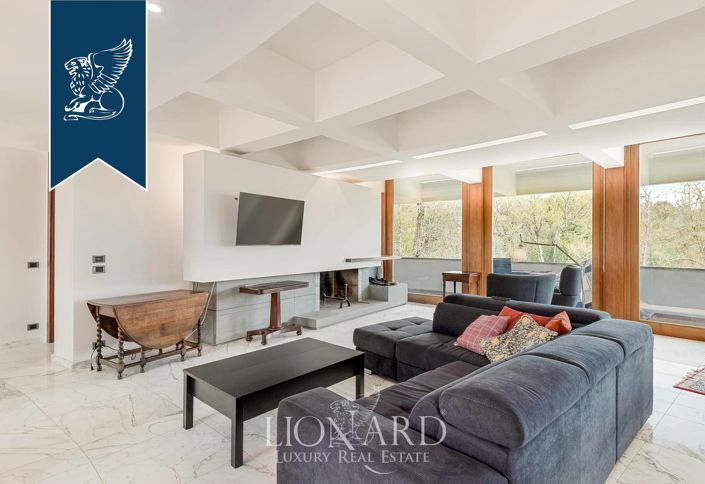 Image No.17-13 Bed Villa for sale