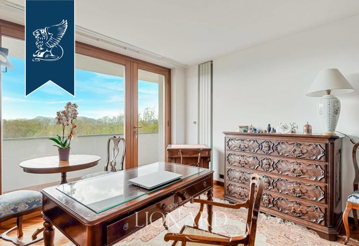 Image No.18-13 Bed Villa for sale