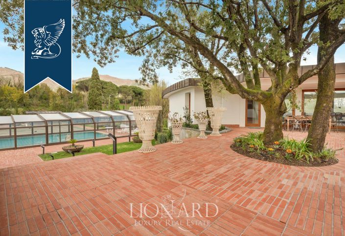 Image No.3-13 Bed Villa for sale