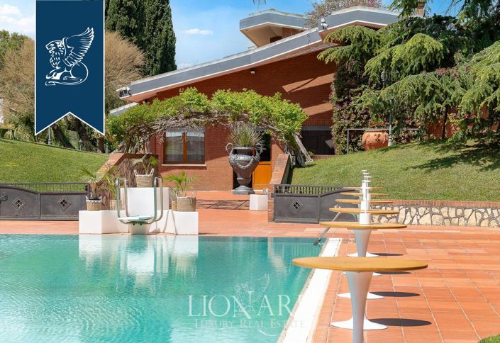 Image No.7-7 Bed Villa for sale