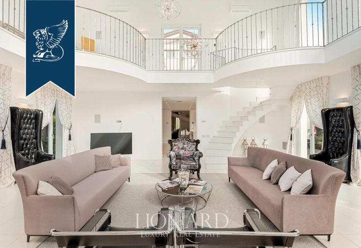 Image No.10-5 Bed Villa for sale