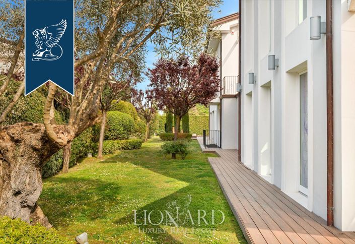 Image No.6-5 Bed Villa for sale