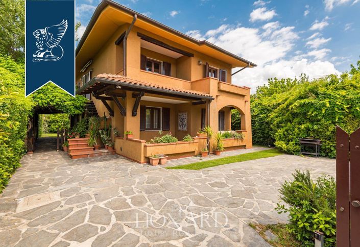 Image No.1-6 Bed Villa for sale