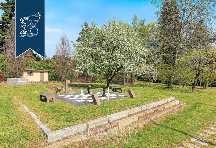 Image No.10-18 Bed Villa for sale