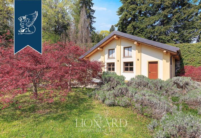 Image No.11-18 Bed Villa for sale