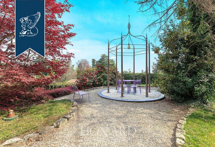 Image No.9-18 Bed Villa for sale