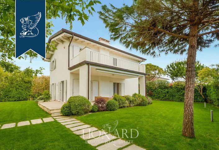 Image No.1-5 Bed Villa for sale