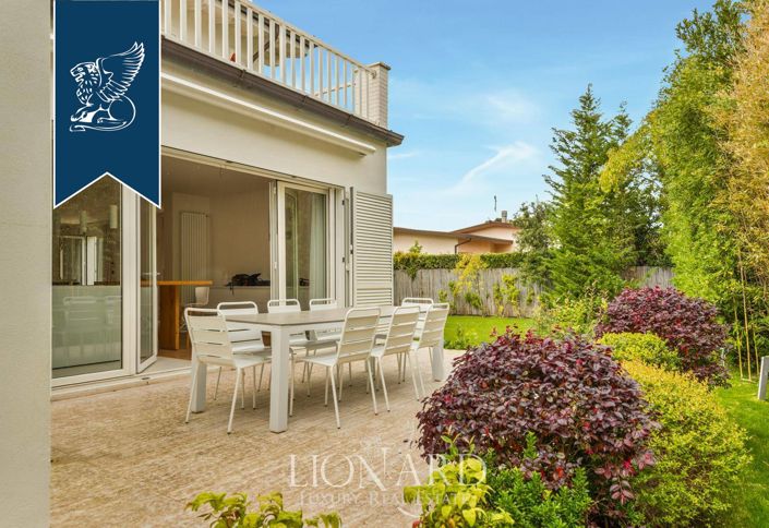 Image No.3-5 Bed Villa for sale