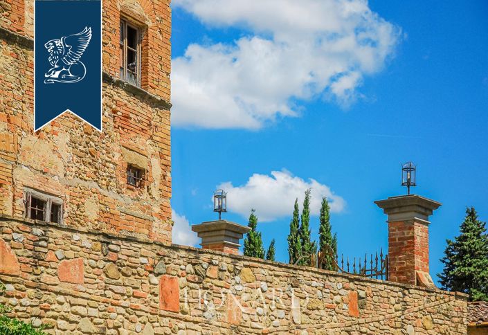 Image No.18-15 Bed Farmhouse for sale