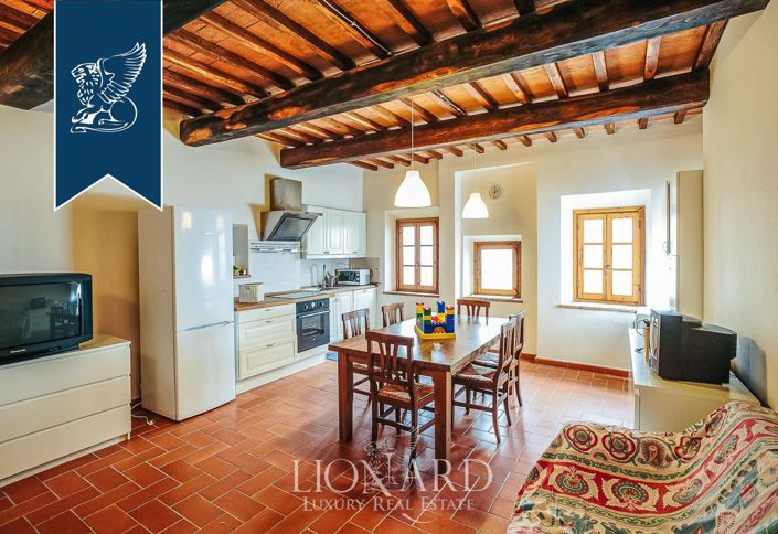 Image No.28-15 Bed Farmhouse for sale