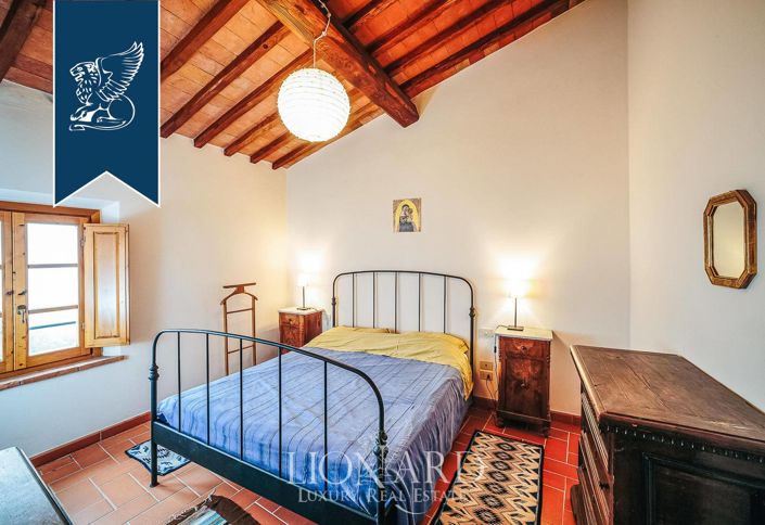 Image No.35-15 Bed Farmhouse for sale