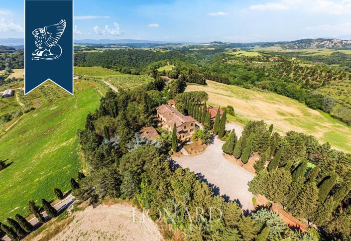 Image No.2-20 Bed Farmhouse for sale