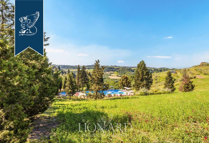 Image No.5-20 Bed Farmhouse for sale