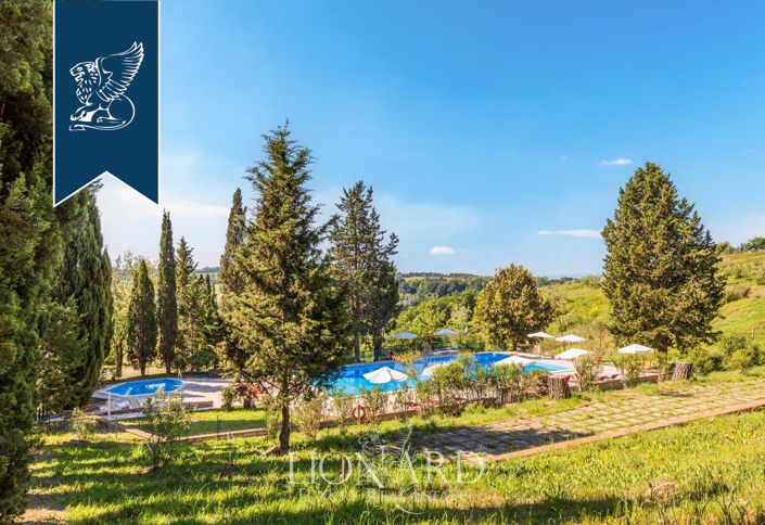 Image No.6-20 Bed Farmhouse for sale