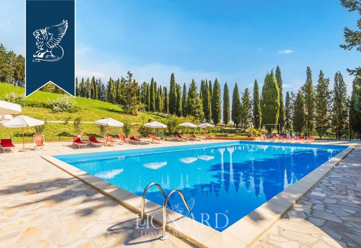 Image No.7-20 Bed Farmhouse for sale