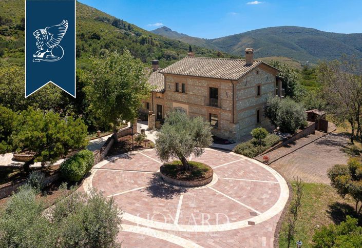 Image No.11-17 Bed Farmhouse for sale