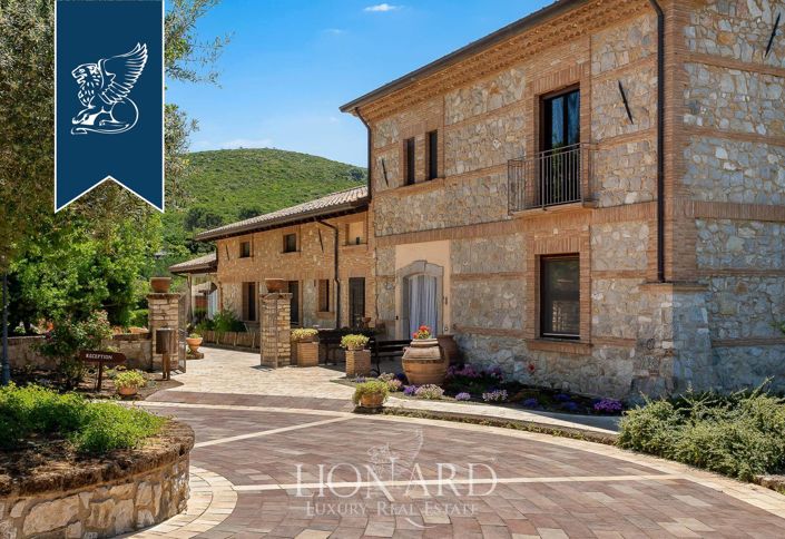 Image No.5-17 Bed Farmhouse for sale