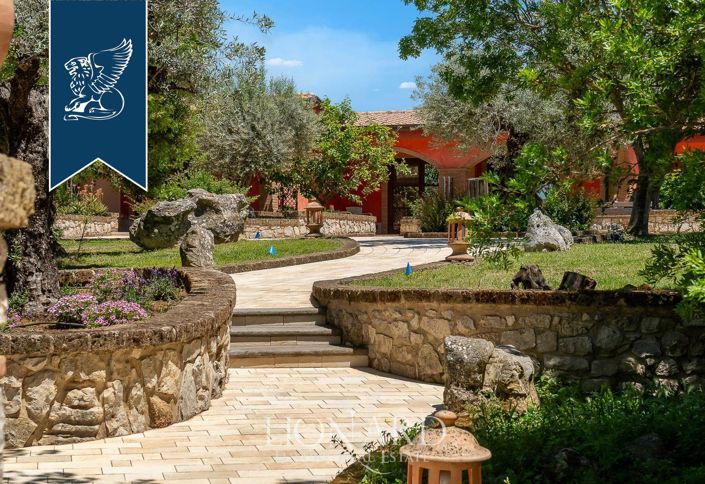 Image No.8-17 Bed Farmhouse for sale