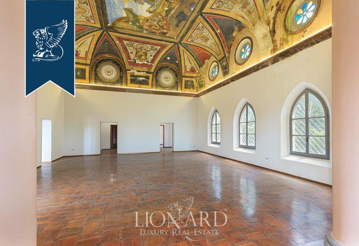 Image No.10-30 Bed Property for sale