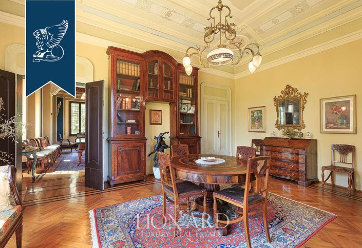 Image No.11-9 Bed Villa for sale