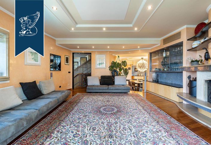 Image No.30-5 Bed Villa for sale