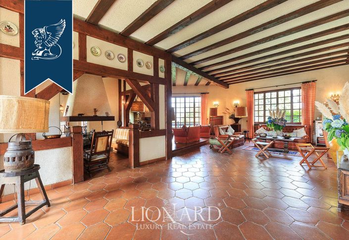 Image No.12-8 Bed Villa for sale